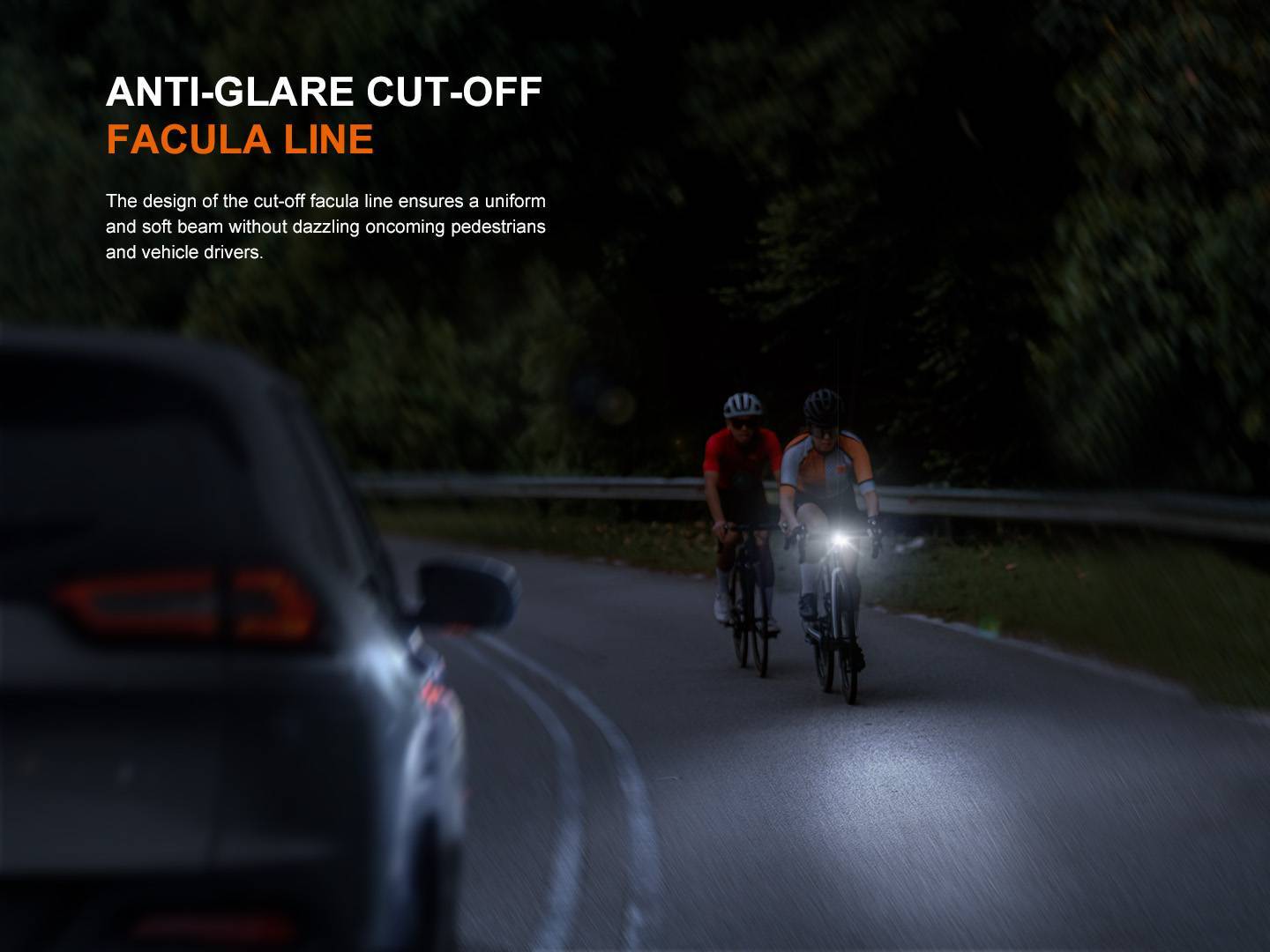 Lampu sepeda Fenix BC22R dengan desain aerodinamis dan fitur canggih untuk keamanan berkendara.